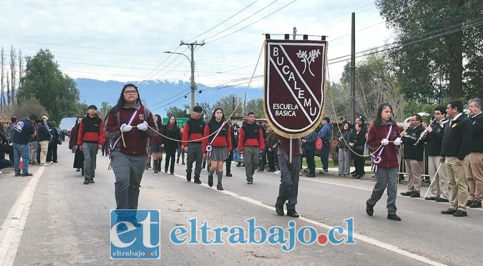 Estudiantes de la localidad también estuvieron presentes en la actividad. 