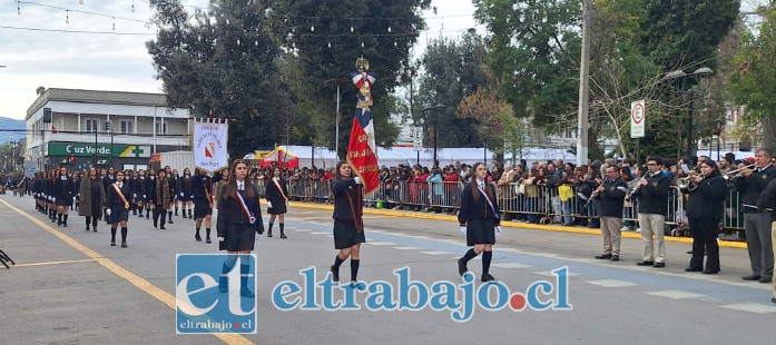Los establecimientos educacionales saludaron a la ciudad.