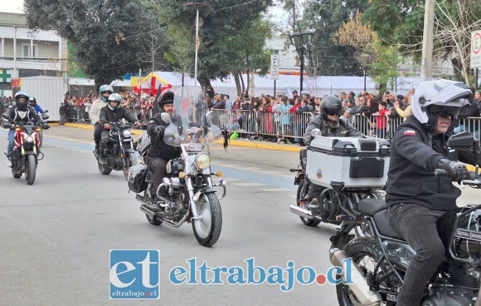 Los motoqueros como siempre también desfilaron.