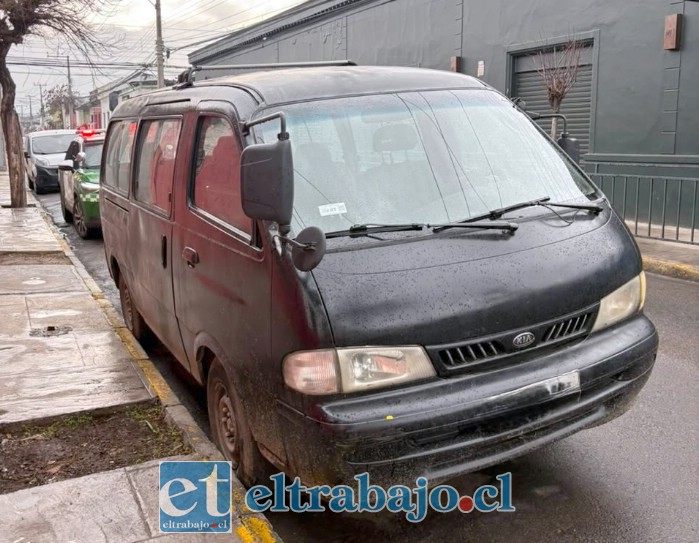 Carabineros logró interceptar el vehículo en calle Traslaviña. 