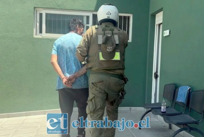 Los cuatro detenidos mantenían órdenes de detención vigentes por distintos delitos y fueron puestos a disposición de la justicia para su respectivo control de detención.