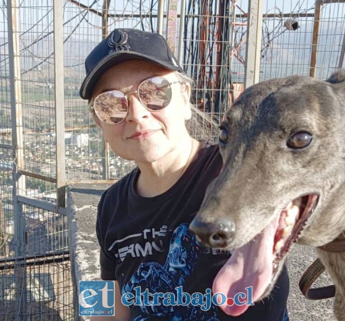 La Dra. Patricia Caraccioli entregándole amor a ‘Patito’ y cuidándolo en sus últimos meses, junto con la agrupación.