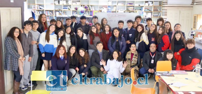 Representantes de los ocho establecimientos educacionales que participaron en la primera versión del Encuentro de Centros de Estudiantes de la Provincia de San Felipe.