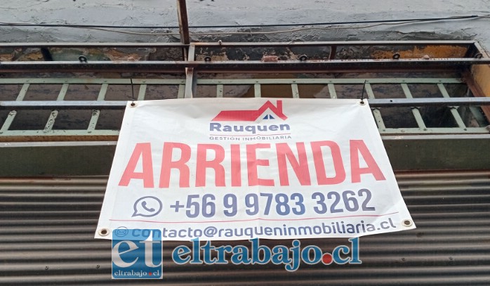 Uno de los tantos letreros instalados en locales comerciales de nuestra comuna.