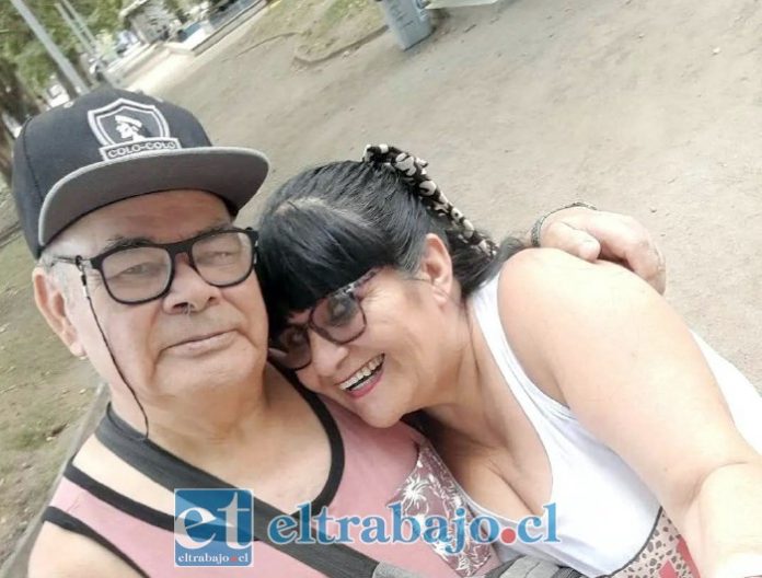María Elena Pérez Hernández, junto a su esposo Claudio.