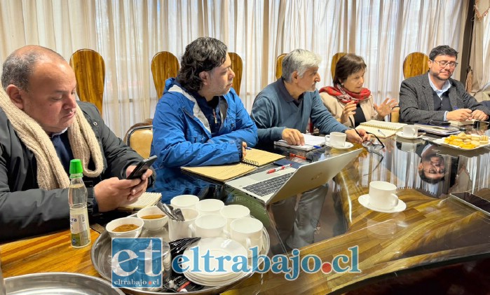 Municipio se reunió con Chilquinta para mejorar trabajo preventivo ante emergencias.