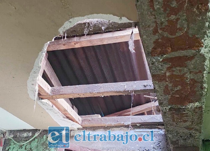 Forado en el techo. 