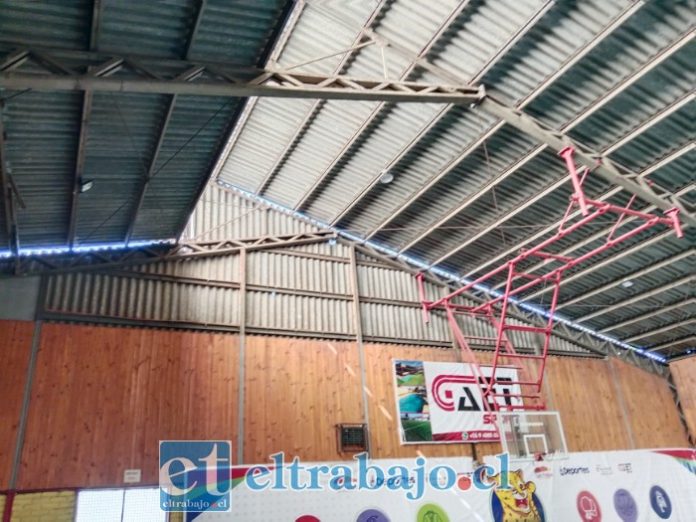El gimnasio ‘Samuel Tapia Guerrero’ aún conserva una infraestructura superada en el tiempo.