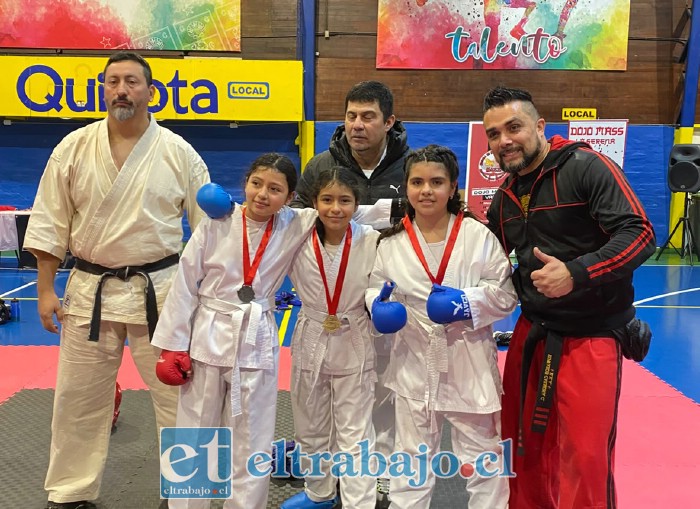 De izquierda a derecha: Josefa Ortiz, segundo lugar; Matilde Ortiz, primer lugar; y Sofía Salas, tercer lugar.
