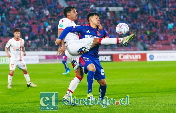Esta tarde los albirrojos deberían verse nuevamente las caras con la Universidad de Chile.
