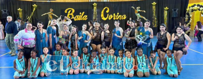 Más de 350 bailarines participaron en la novena versión del festival Baila Corina, realizado en el gimnasio del Liceo Bicentenario Corina Urbina.