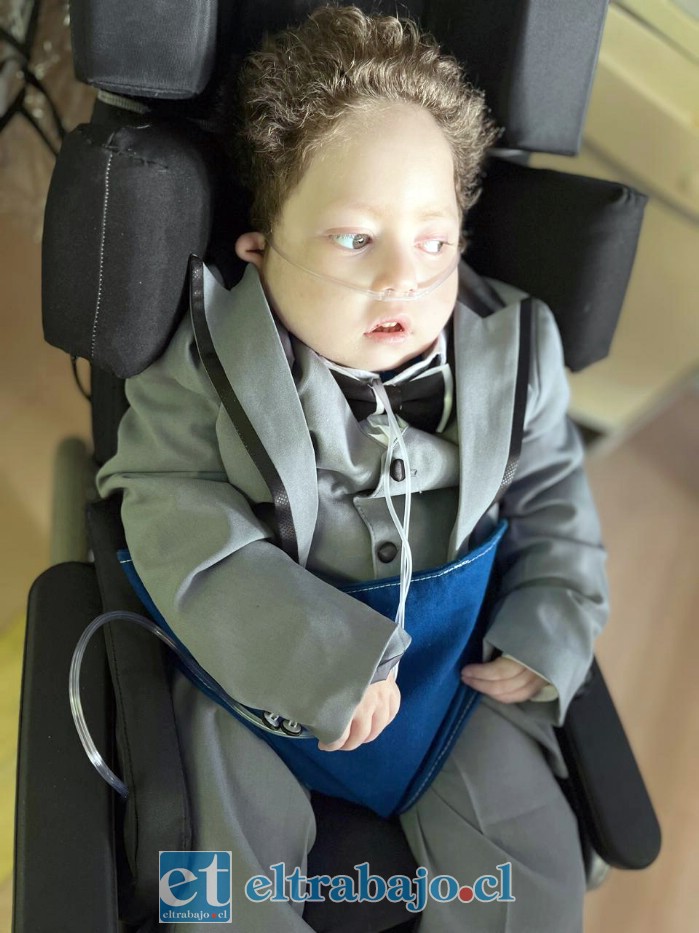 El pequeño León Araya Bianchi permaneció junto a su familia durante poco más de cinco años, periodo en el que enfrentó diversas complicaciones de salud y requirió cuidados permanentes.