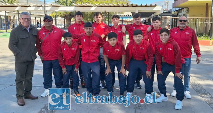 Representativo de futsal listos para la competencia.