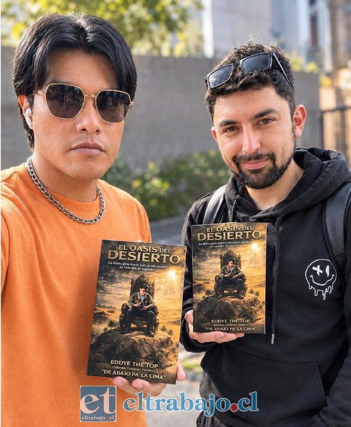 Edinson Gutiérrez junto a su profesor y mentor, Nicolás Valenzuela, quien lo acompañó durante el proceso de escritura y edición de El Oasis del Desierto.