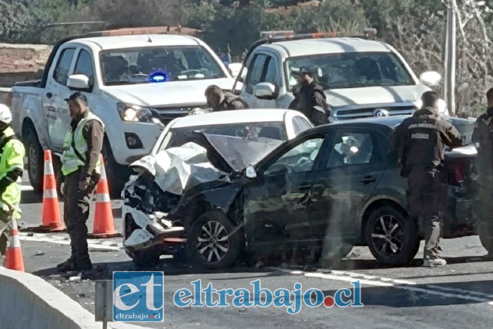 Carabineros en el lugar del accidente de tránsito en El Escorial.