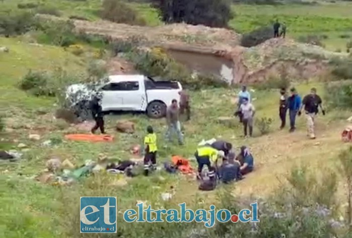 Seis menores de edad resultaron lesionados tras volcamiento de un vehículo en la Cuesta del Cementerio de Llay Llay.