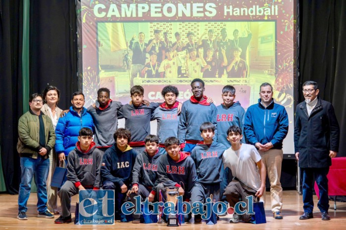 Liceo Roberto Humeres Oyaneder se coronó campeón regional de handball Sub-14.