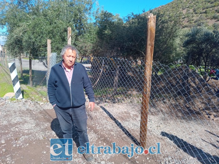 José Maldini frente al cierre del paso que realizó este lunes en la mañana.