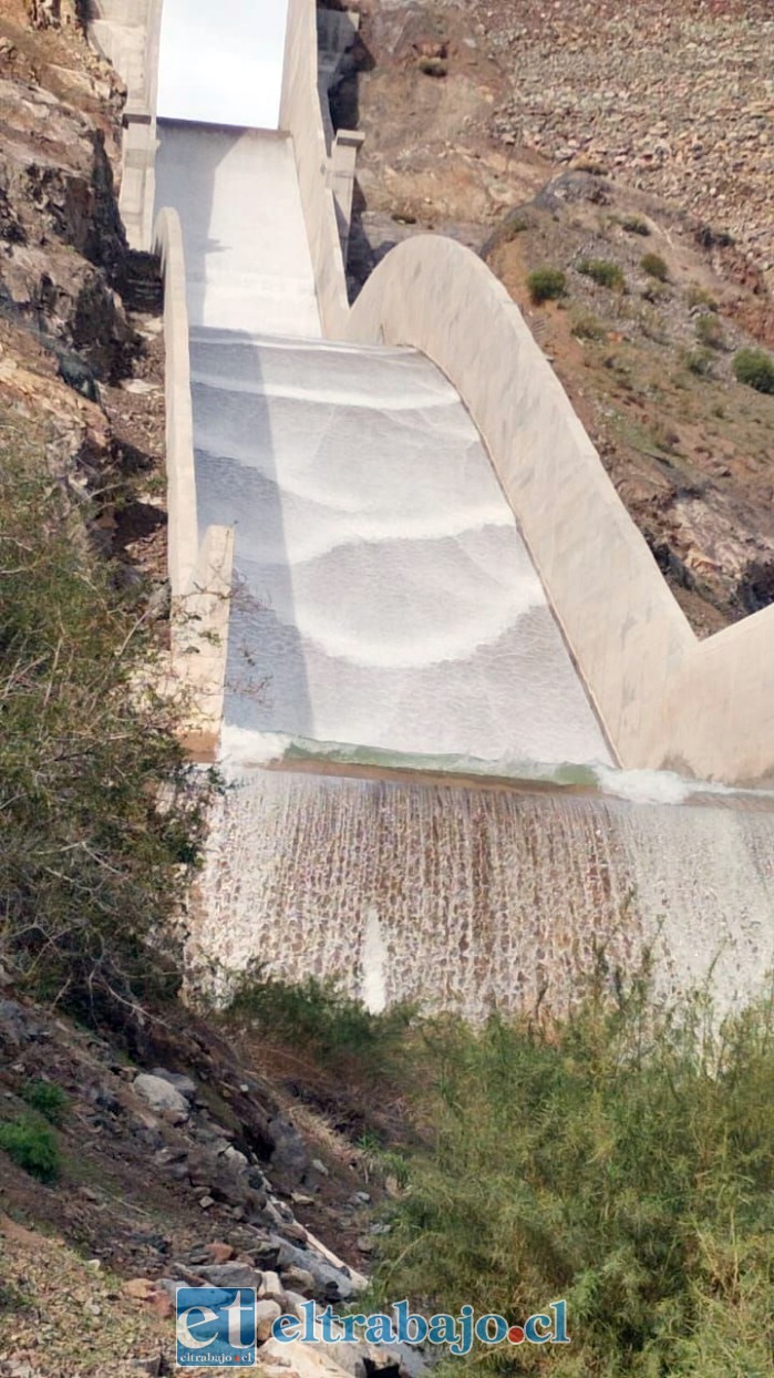Otra imagen de cómo está el embalse, ya con su capacidad máxima.