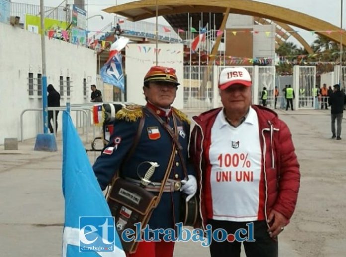 Oscar con una polera con la leyenda ‘100% Uní Uní’, en Arica.