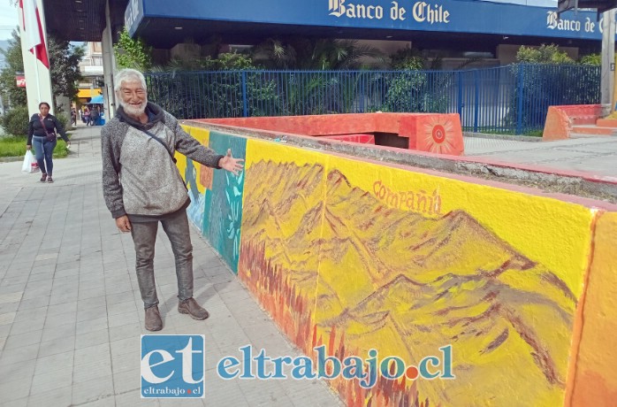 Marco muestra el resultado de lo que pintaron alumnos del Taller de Arte de la Casa de la Cultura de la Municipalidad de San Felipe.