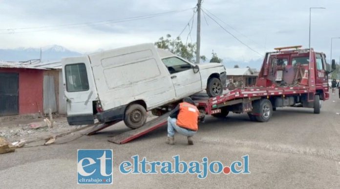 Siete vehículos abandonados fueron retirados desde la Toma de San Felipe.