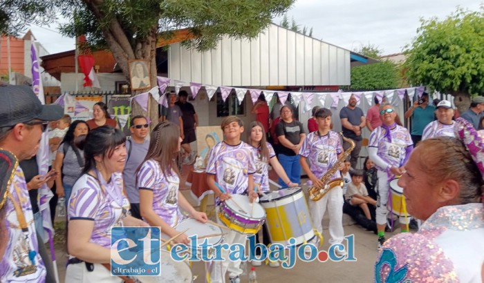 La batucada Caporales realizó su primera presentación junto a los Caporales Arcángeles de San Rafael, incorporando nuevos ritmos a la Fiesta Patronal 2026.
