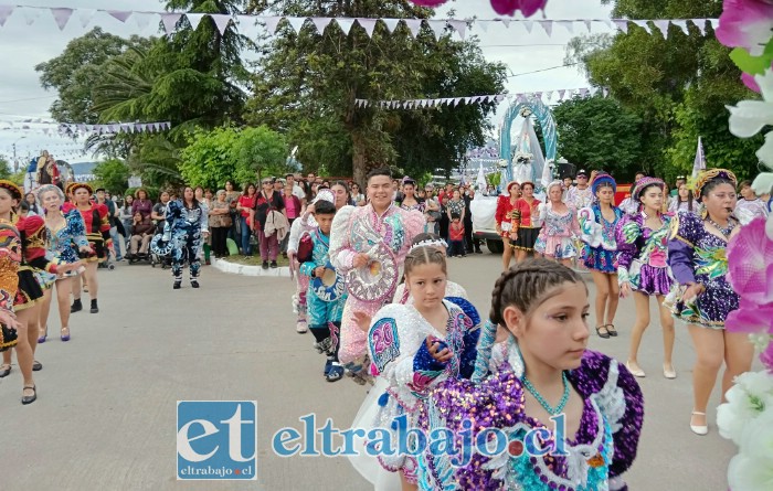 Los Caporales Arcángeles de San Rafael llenaron de música, danza y tradición las calles de la comunidad.