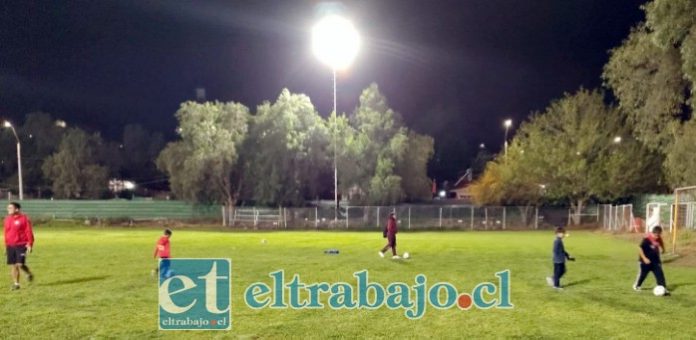 Después de 25 años, las tradicionales luces del recinto deportivo volvieron a encenderse, marcando una nueva etapa para el Club Deportivo Libertad de Algarrobal.