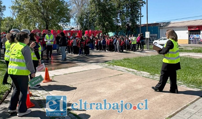 La Escuela José Manso de Velasco realizó un simulacro de evacuación externa para fortalecer los protocolos de seguridad ante eventuales incendios o emanaciones de gas.