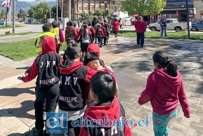 Estudiantes y funcionarios de la Escuela José Manso de Velasco participaron en un ejercicio preventivo contemplado en el Plan Integral de Seguridad Escolar 2026.