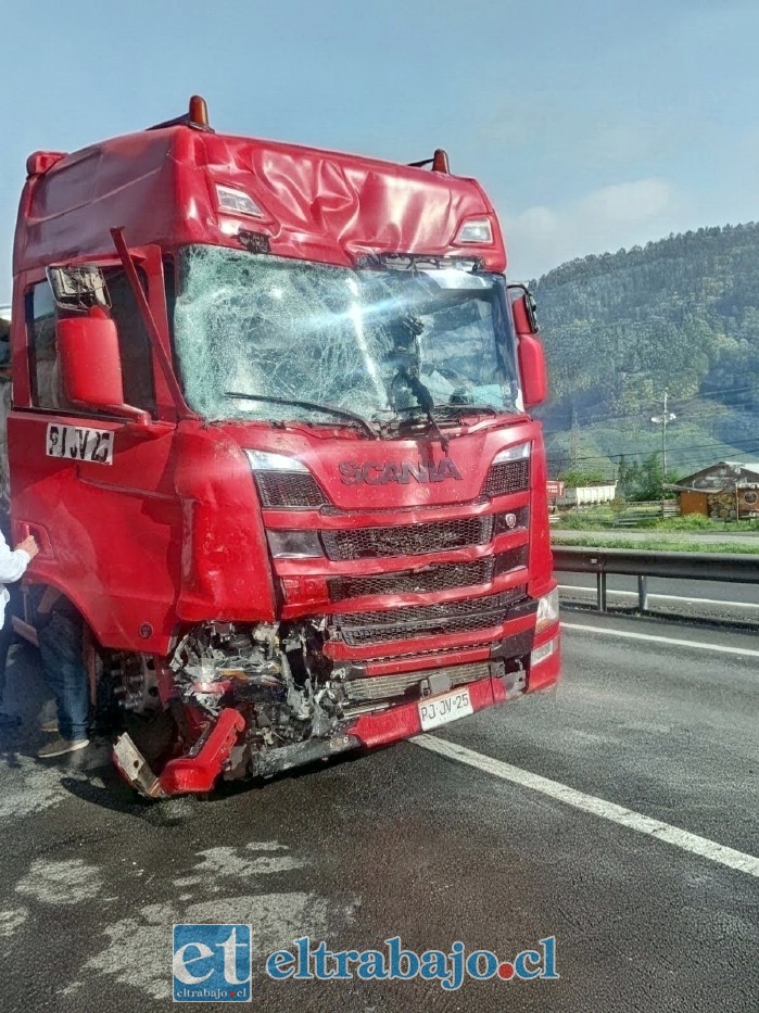 Al menos siete lesionados deja accidente en Ruta 5 Norte en Llay Llay.