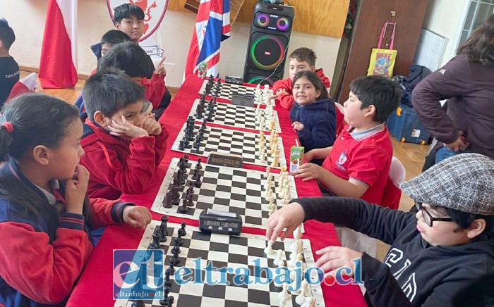Una panorámica de los participantes en este Primer Torneo de Ajedrez en el Cambridge College Los Andes.