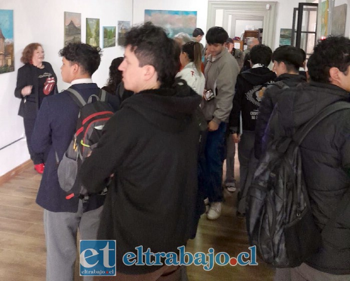 Masiva ha sido la asistencia a su exposición.