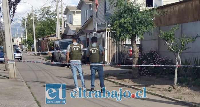 Efectivos policiales resguardaron el sitio del suceso.
