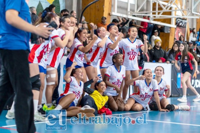 Equipo femenino de balonmano del Liceo Mixto se tituló campeón nacional.