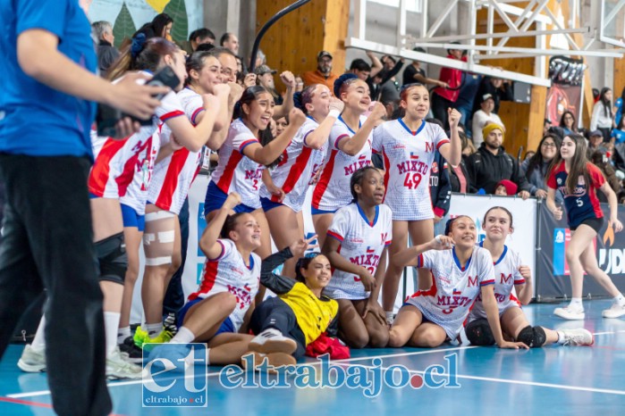 Equipo femenino de balonmano del Liceo Mixto se tituló campeón nacional.