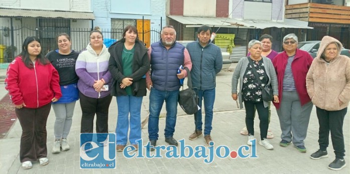 La vivienda de la adulta mayor en Villa Renacer, donde, según lo denunciado por vecinos y autoridades, permanecerían más de 28 perros, situación que ha generado preocupación por las condiciones sanitarias y de seguridad en el sector.
