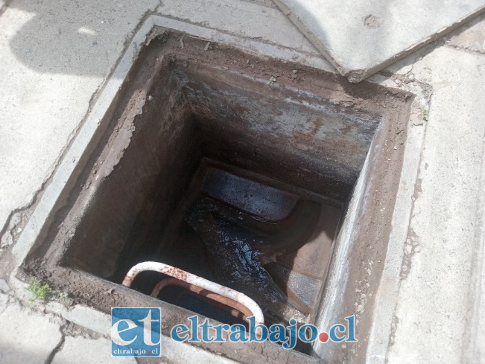 Por aquí corre y corre el agua, dijeron los vecinos.
