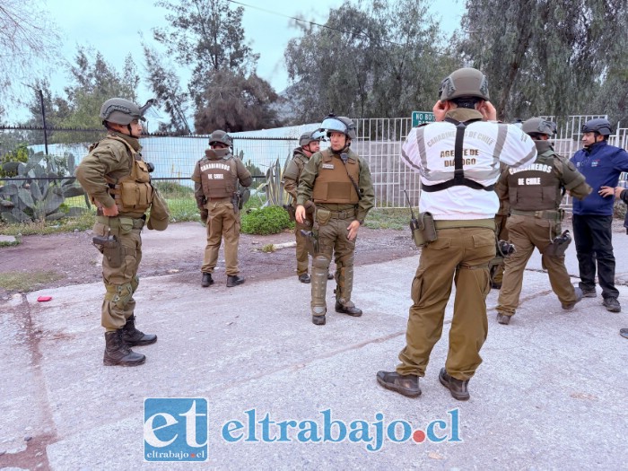 Así comenzó el despliegue de Carabineros en el perímetro de la toma. 
