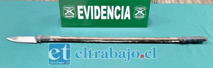 Carabineros decomisó un arma blanca. 