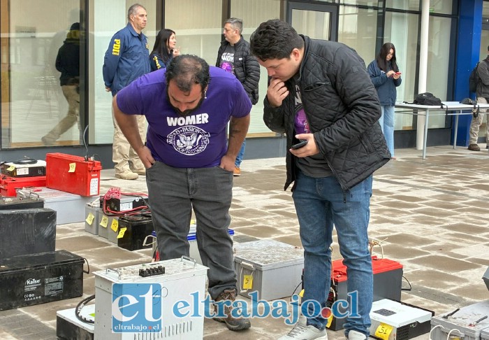 Algunas de las víctimas reconociendo sus equipos.