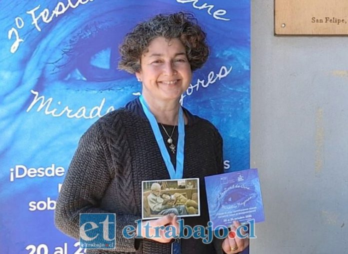 Actriz Paulina Urrutia en el Teatro Roberto Barraza del Liceo Roberto Humeres.