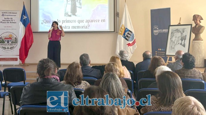 Participantes, autoridades y representantes de instituciones culturales y educativas se reunieron en el Salón Municipal de Los Andes para celebrar el término del proyecto ‘Gabriela Mistral para la Vida’.
