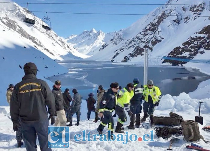 Equipos especializados trabajando en la Laguna del Inca.