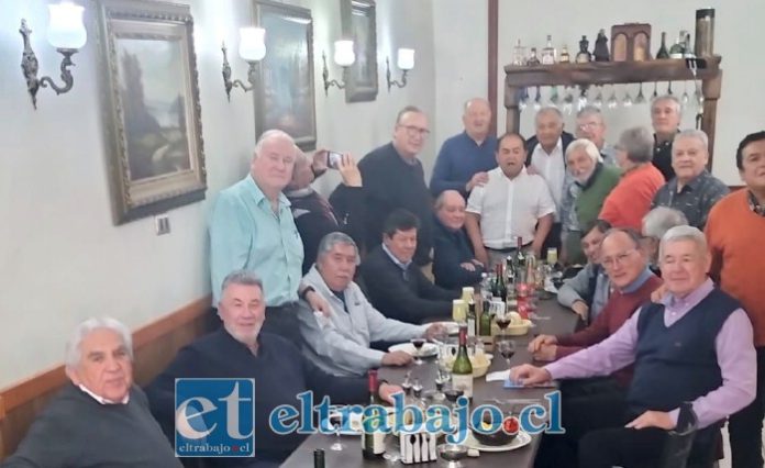 Nueva reunión de los exalumnos en un céntrico local de nuestra comuna.