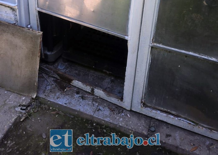 Ricardo Carlos Figueroa Cerda dice que por acá entraron a robar al restaurante.
