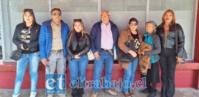 Comunidad junto a dirigentes vecinales expresaron su molestia por estar ya 13 días sin agua.